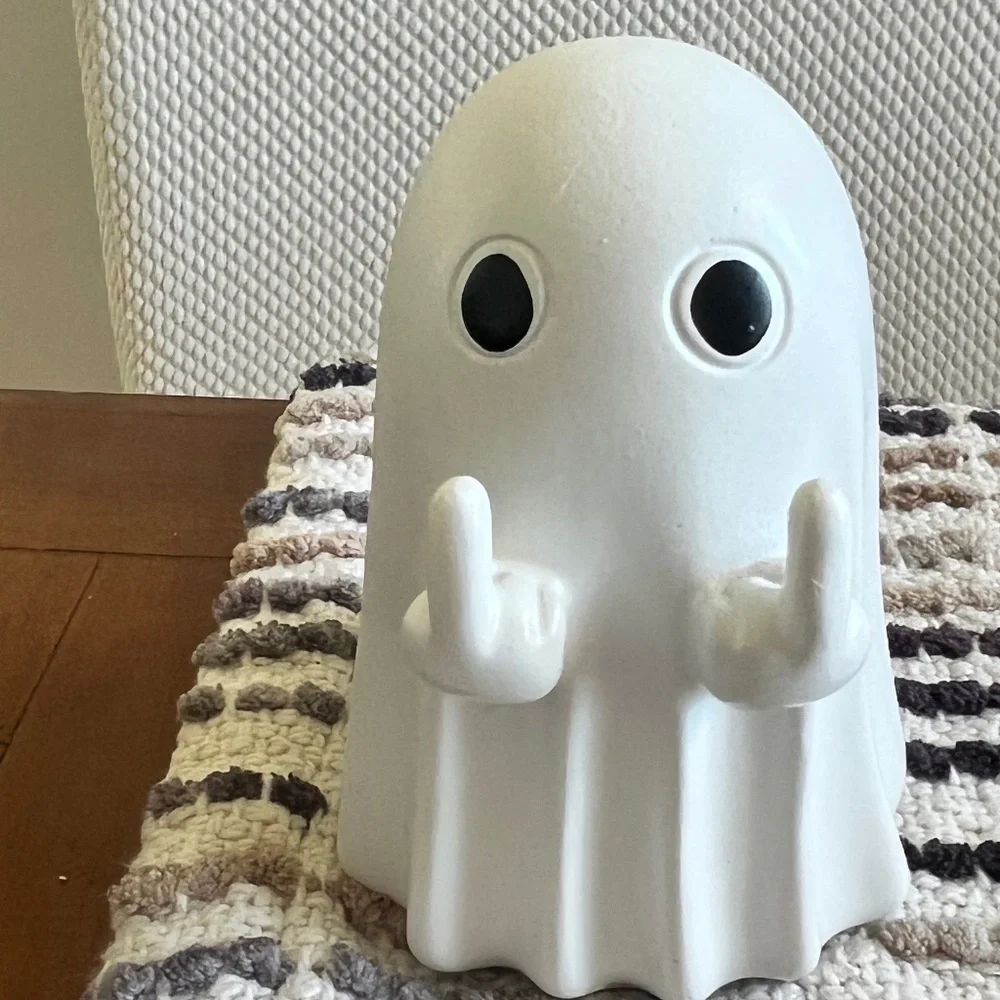 Funny ghost table ornament flipping out